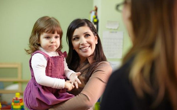 Vie quotidienne de l'école maternelle: comment dialoguer avec l'éducateur