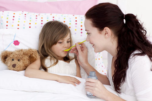 Que faire si un enfant a mal à la gorge