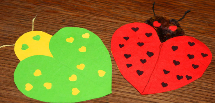 Nous faisons des valentines avec des enfants