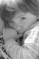 Si l'enfant suce un doigt?