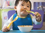 Comment apprendre à un enfant à manger avec une cuillère et une fourchette? Comment apprendre à un enfant à manger avec une cuillère et une fourchette?