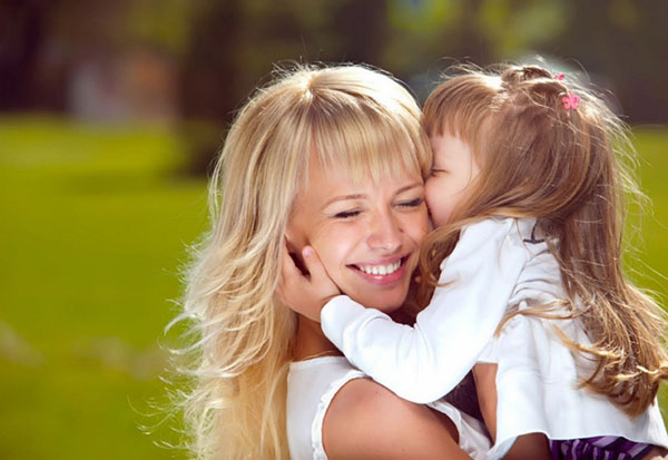Comment élever un enfant heureux: trois règles pour les parents