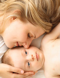 Comment prendre soin du nouveau-né dans les premiers jours de la maison?