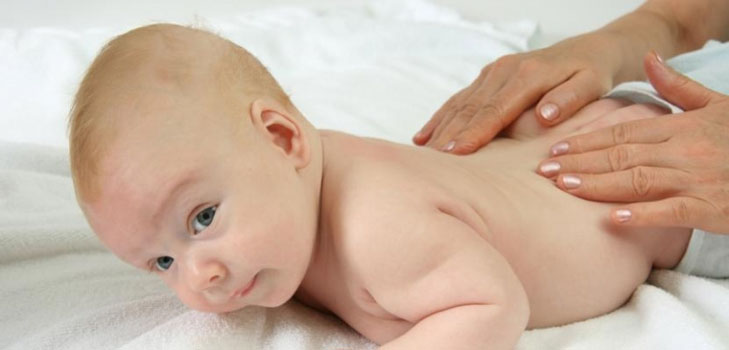Massage thérapeutique pour les nourrissons