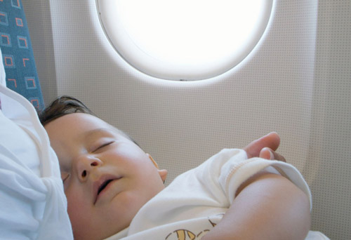 Un petit enfant dans l'avion: conseils de parents expérimentés