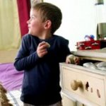 Un petit enfant vole: que faire? Un petit enfant vole: que faire?