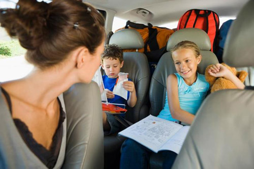 Vols avec un enfant: quoi prendre pour le confort de maman et bébé