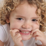 Pourquoi l'enfant broie-t-il ses dents?