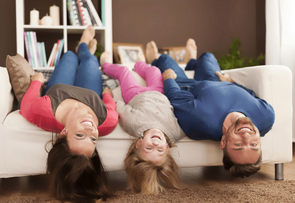 Timide enfant: que faire aux parents