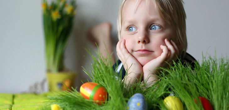Pâques lumineux: comment se préparer à la célébration avec l'enfant