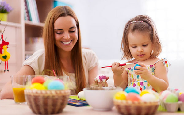 Pâques lumineux: comment se préparer à la célébration avec l'enfant