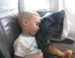 Dans un avion et dans un train avec un petit enfant