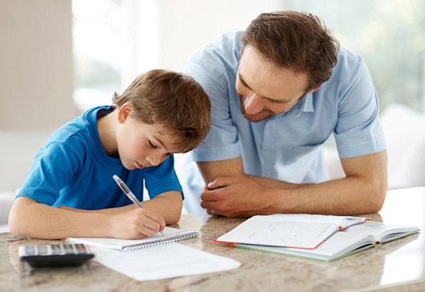 A l'école avec plaisir: comment aider un enfant avec des leçons