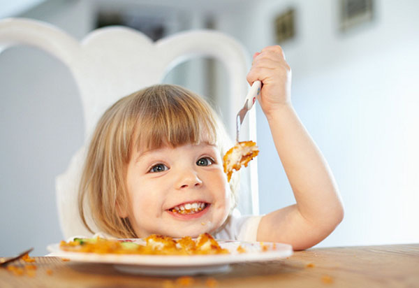 La nourriture frite au menu de l'enfant: comment, quand et combien