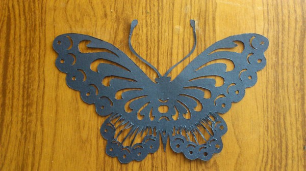 Nous faisons un papillon de papier avec nos propres mains Nous faisons un papillon de papier avec nos propres mains