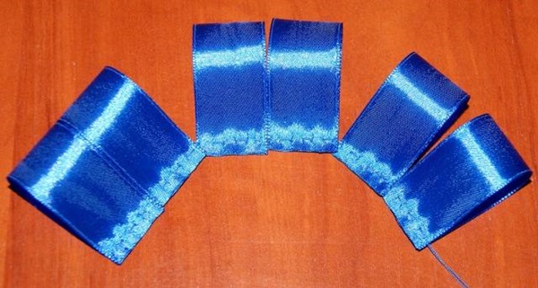 Comment faire un arc de ruban de satin avec vos propres mains