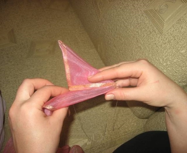 Comment faire un arc de ruban de satin avec vos propres mains