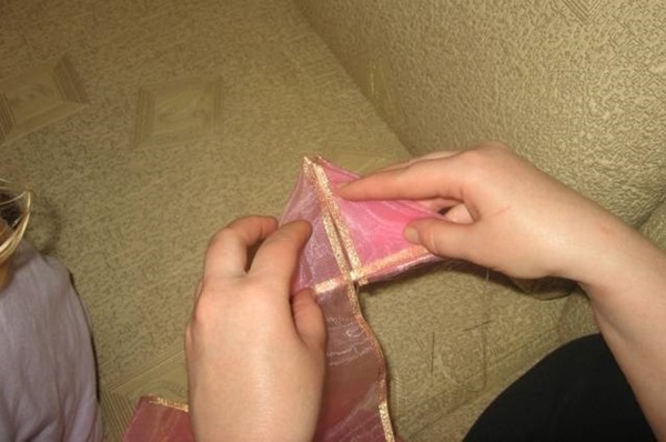 Comment faire un arc de ruban de satin avec vos propres mains