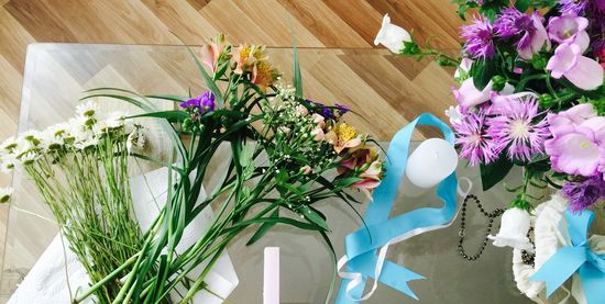 Choisissez des fleurs pour le bouquet