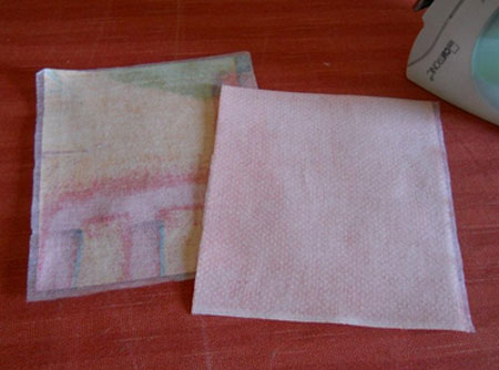 Sceller avec des pièces de couverture en polaire collée
