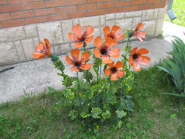 Fleurs de bouteilles en plastique: une classe de maître pour faire de l'artisanat en plastique de leurs propres mains