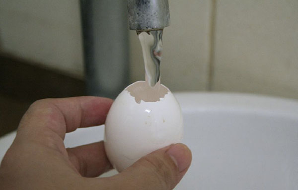 Père Noël avec leurs mains sur la nouvelle 2017 - étape par classes de maître étape à partir de matériaux de rebut, des bouteilles en plastique, tasses, photo et vidéo