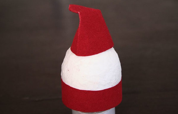 Père Noël avec leurs mains sur la nouvelle 2017 - étape par classes de maître étape à partir de matériaux de rebut, des bouteilles en plastique, tasses, photo et vidéo
