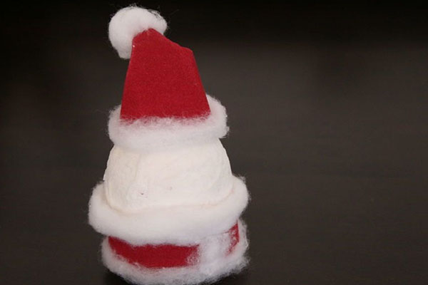 Père Noël avec leurs mains sur la nouvelle 2017 - étape par classes de maître étape à partir de matériaux de rebut, des bouteilles en plastique, tasses, photo et vidéo