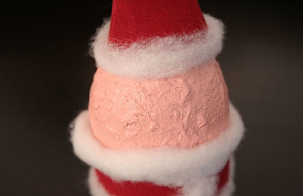 Père Noël avec leurs mains sur la nouvelle 2017 - étape par classes de maître étape à partir de matériaux de rebut, des bouteilles en plastique, tasses, photo et vidéo