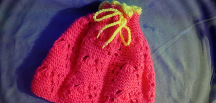 Master class sur le tricot des chapeaux d'été des enfants