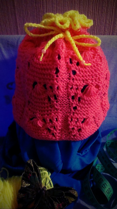 Master class sur le tricot des chapeaux d'été des enfants