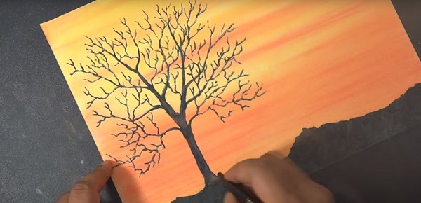 Dessin sur le thème "Automne": cours de maître avec des crayons et des peintures pour les classes de maternelle et d'école 1-5