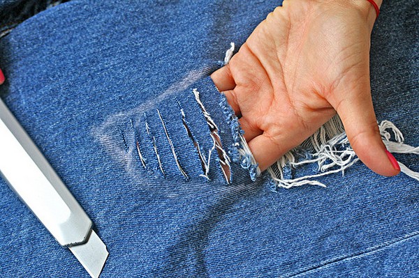 Comment faire des jeans avec des éraflures ou des jeans déchirés