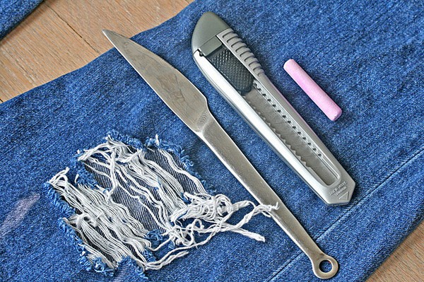 Comment faire des jeans avec des éraflures ou des jeans déchirés