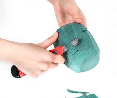 nous donnons un morceau de piaflora une forme de boule de Noël travailler avec piaflorom
