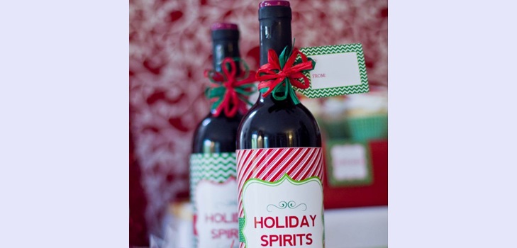 Comment décorer une bouteille en cadeau: 5 idées avec une photo