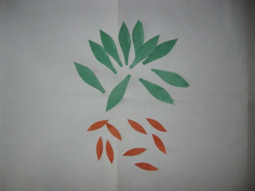 Paon fabuleux fait de papier de couleur