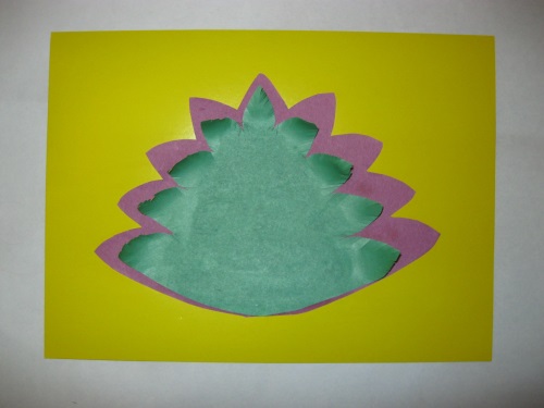 Paon fabuleux fait de papier de couleur