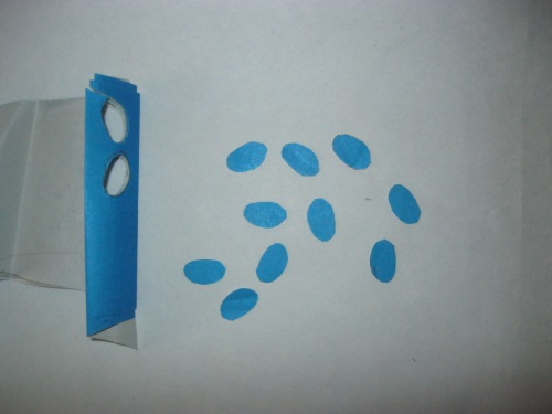 Paon fabuleux fait de papier de couleur