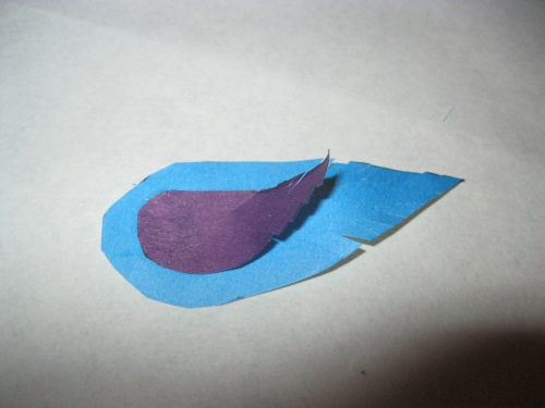 Paon fabuleux fait de papier de couleur