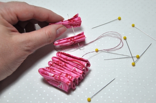 Comment faire des fleurs kanzashi à partir d'un tissu avec leurs propres mains