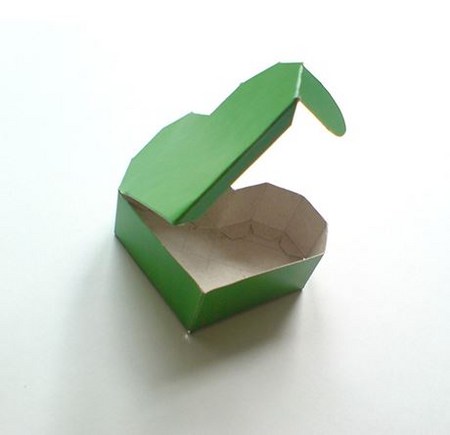 Comment faire une boîte en forme de coeur avec vos propres mains, une classe de maître étape par étape avec une photo