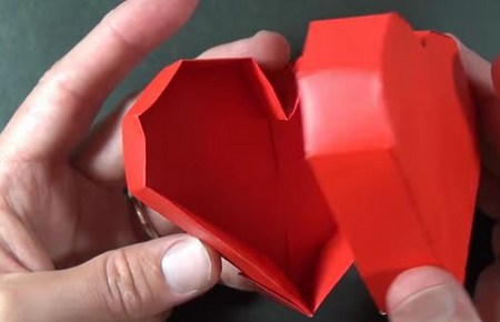 Comment faire une boîte en forme de coeur avec vos propres mains, une classe de maître étape par étape avec une photo