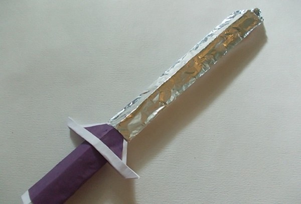 Comment faire une épée de papier avec vos propres mains