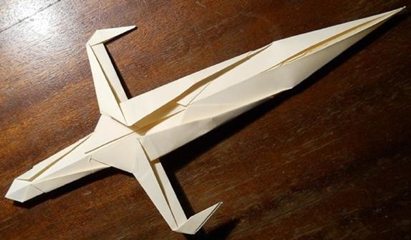 Comment faire une épée de papier avec vos propres mains