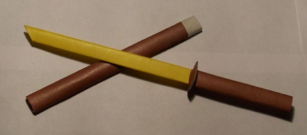 Comment faire une épée de papier avec vos propres mains