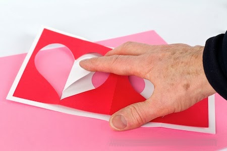 Nous faisons une belle valentine volumétrique le 14 février - une classe de maître avec une photo