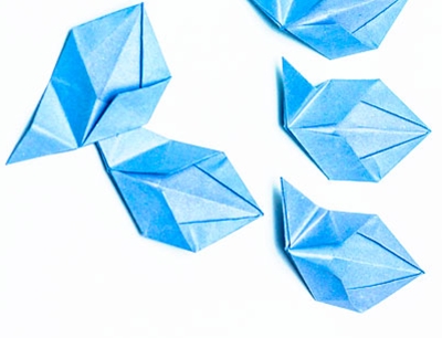 Comment faire une fleur d'origami avec vos propres mains