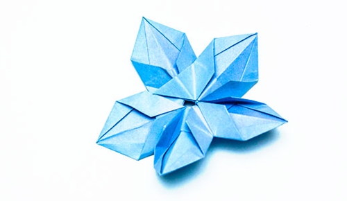Comment faire une fleur d'origami avec vos propres mains