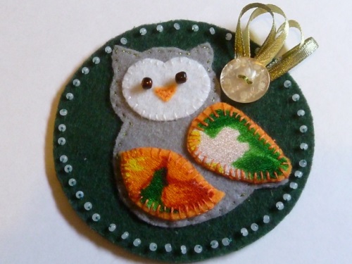 Broche hibou de feutre